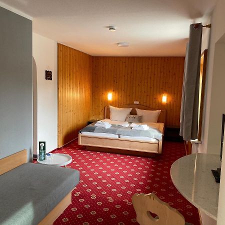 Hotel Und Restaurant Landhaus Veranstaltungshaus Hohenwestedt Extérieur photo