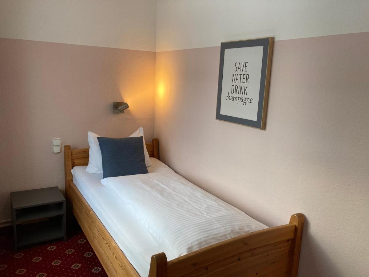 Hotel Und Restaurant Landhaus Veranstaltungshaus Hohenwestedt Extérieur photo