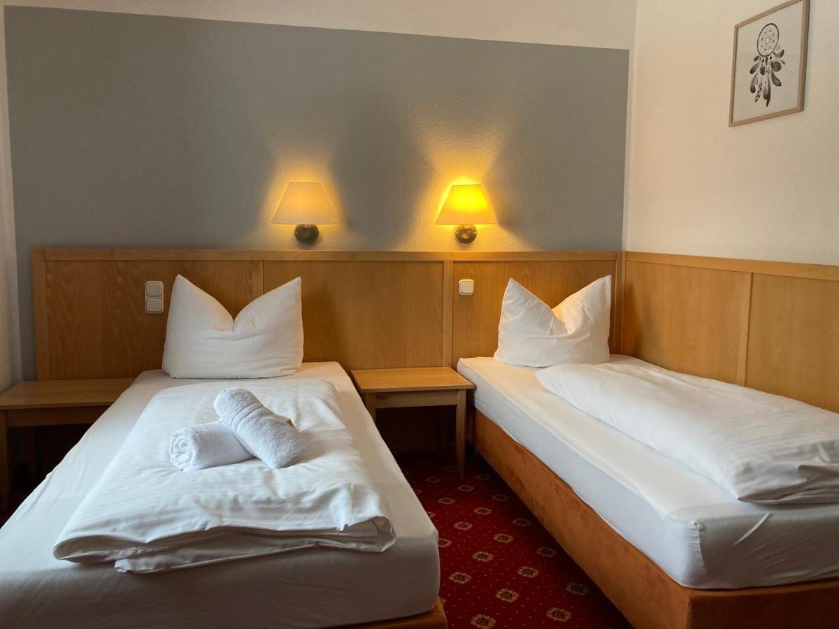 Hotel Und Restaurant Landhaus Veranstaltungshaus Hohenwestedt Extérieur photo