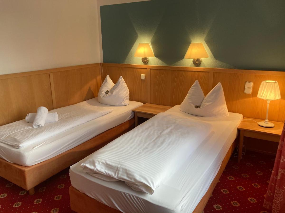 Hotel Und Restaurant Landhaus Veranstaltungshaus Hohenwestedt Extérieur photo