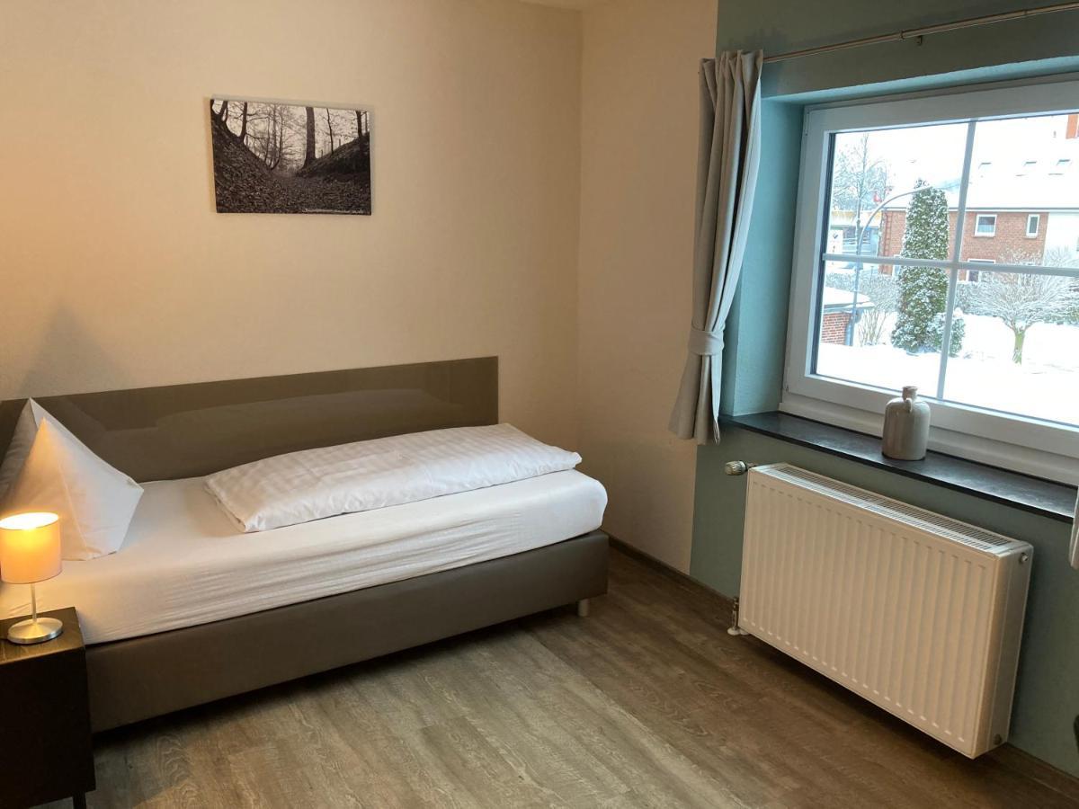 Hotel Und Restaurant Landhaus Veranstaltungshaus Hohenwestedt Extérieur photo