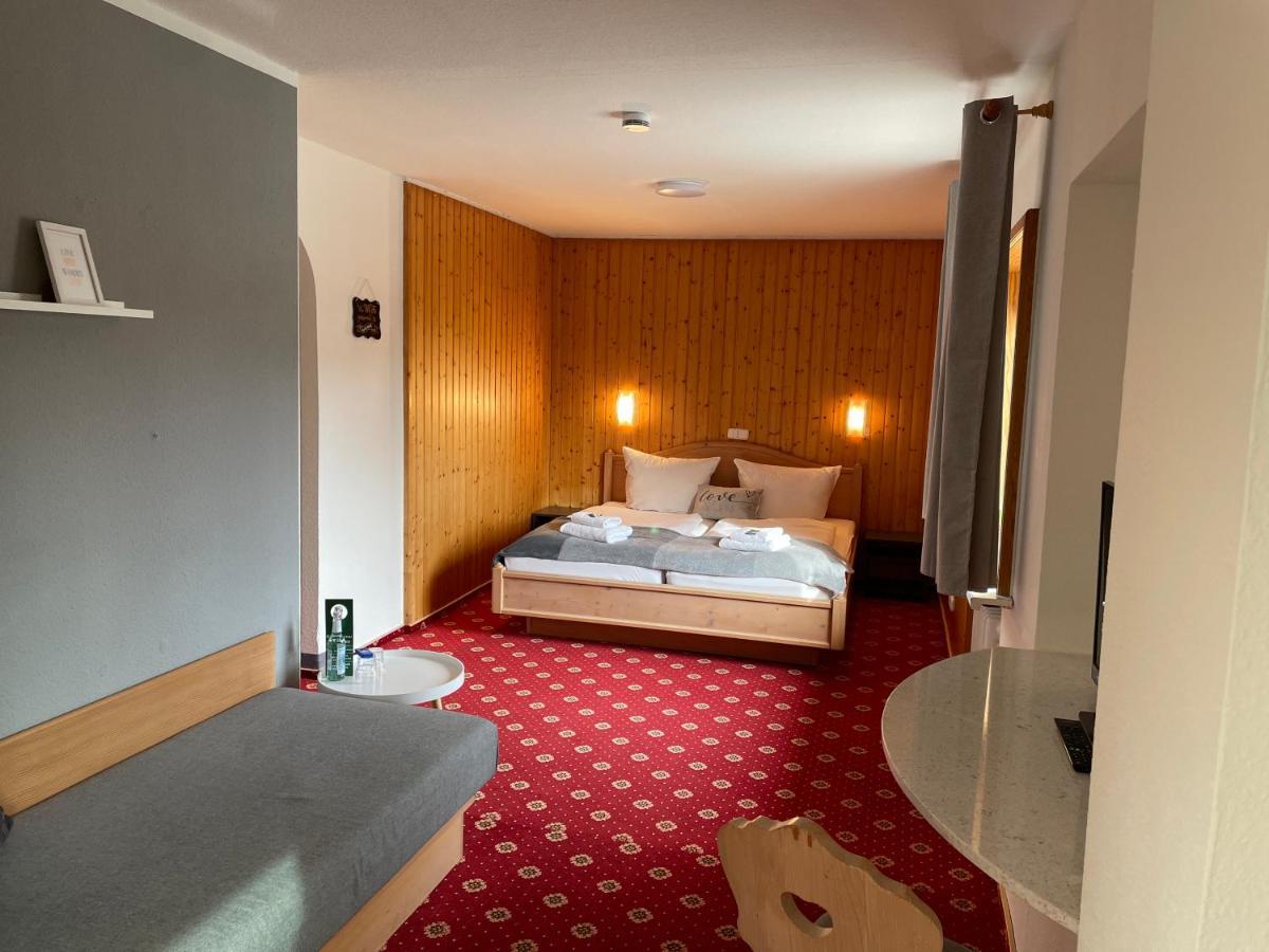 Hotel Und Restaurant Landhaus Veranstaltungshaus Hohenwestedt Extérieur photo