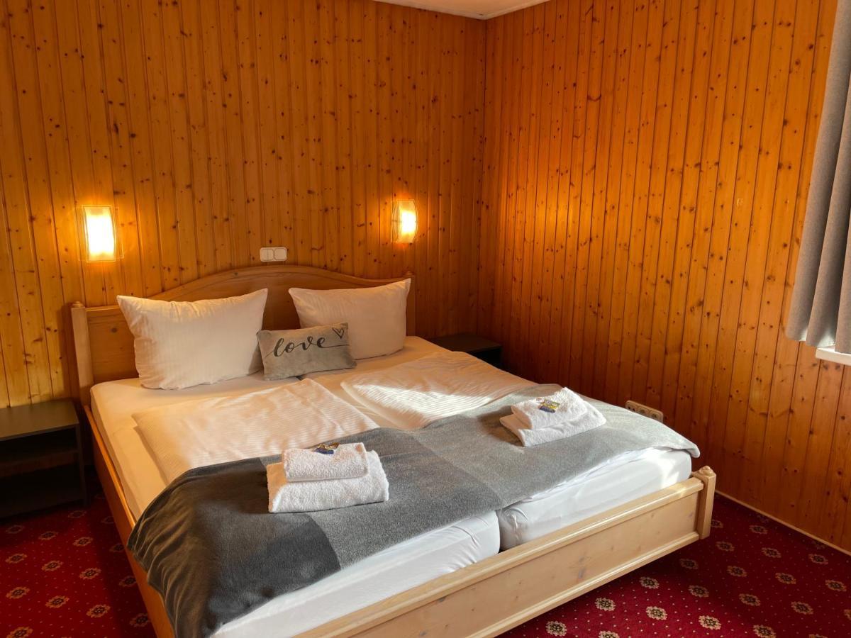 Hotel Und Restaurant Landhaus Veranstaltungshaus Hohenwestedt Extérieur photo